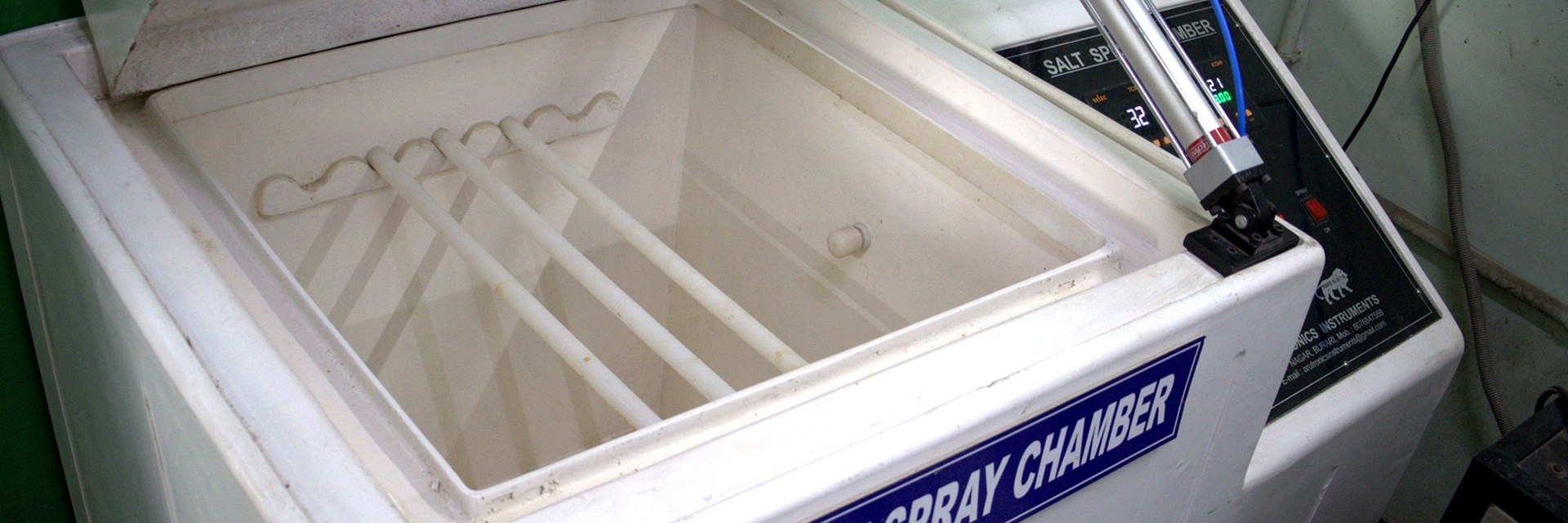 Salt spray chamber